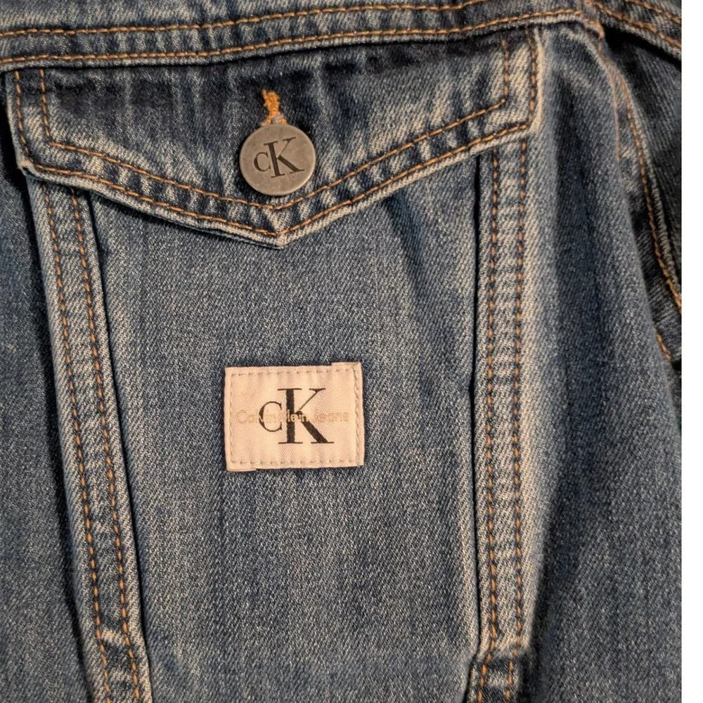 Calvin Klein Jeans Mens Medium Wash Denim Trucker Jacket Blue Size L Logo Patch